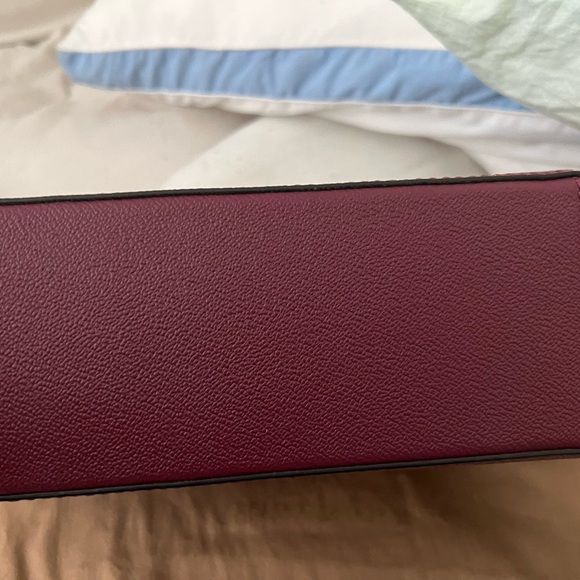 Burberry Burgundy Leather And House Check
Canvas Helmsley Crossbody Bag - Picture 3 of 10